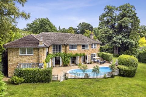16 Hamilton Drive, Ascot, SL5 9PP