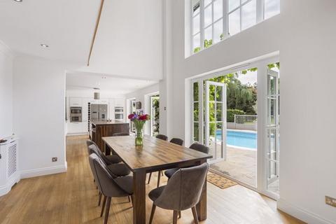 16 Hamilton Drive, Ascot, SL5 9PP