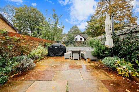 2 bedroom flat for sale - Solway Road, London SE22