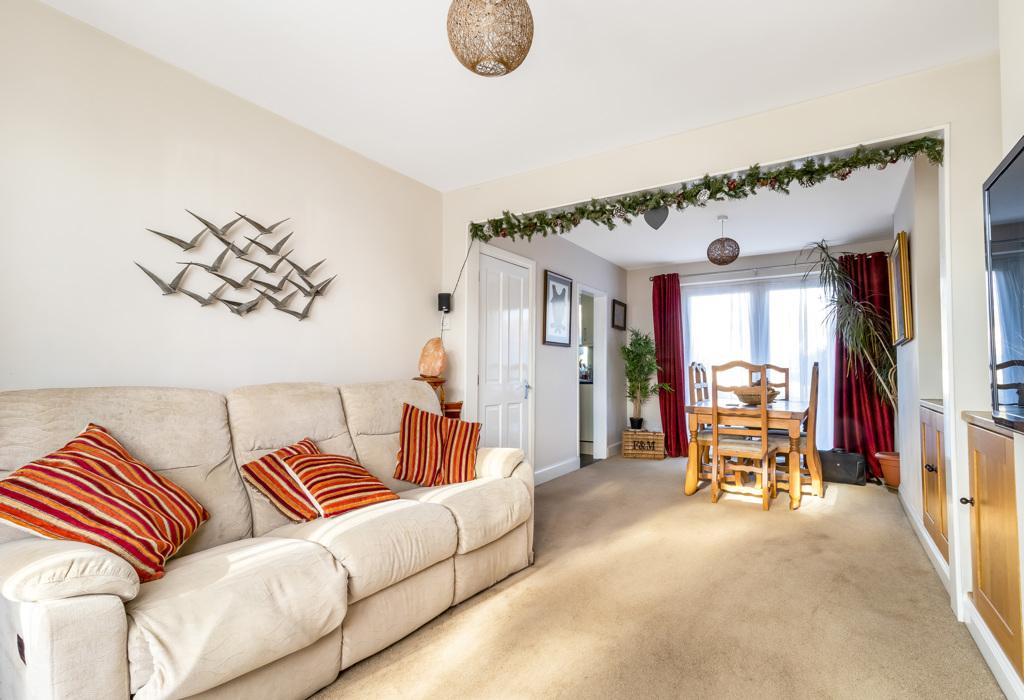 Bampton Grove, Swindon, Wiltshire 3 bed semidetached house for sale