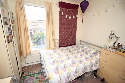 4 bedroom terraced house to rent, 3 Brudenell Street, Leeds LS6