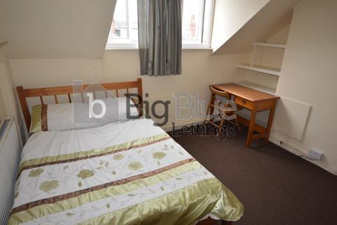4 bedroom terraced house to rent, 4 Royal Park Avenue, Hyde Park, Leeds LS6