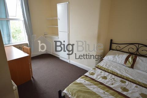 4 bedroom terraced house to rent, 4 Royal Park Avenue, Hyde Park, Leeds LS6