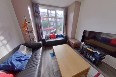 6 bedroom terraced house to rent, 15 Brudenell View, Hyde Park, Leeds LS6