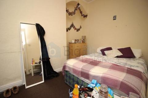 4 bedroom terraced house to rent, 4 Brudenell Street, Leeds LS6
