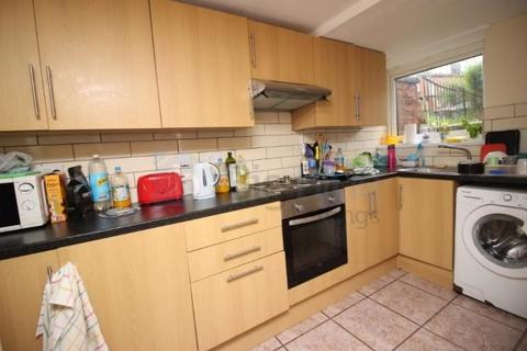 4 bedroom terraced house to rent, 4 Brudenell Street, Leeds LS6