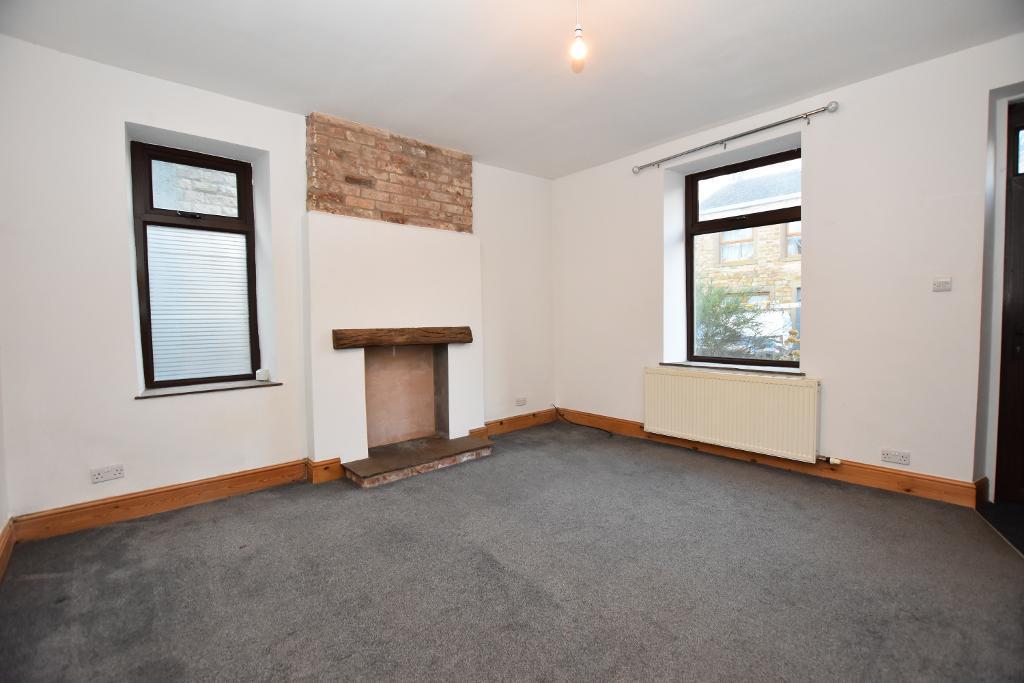 Whalley Road, Sabden, BB7 9DZ 2 bed terraced house to rent £775 pcm