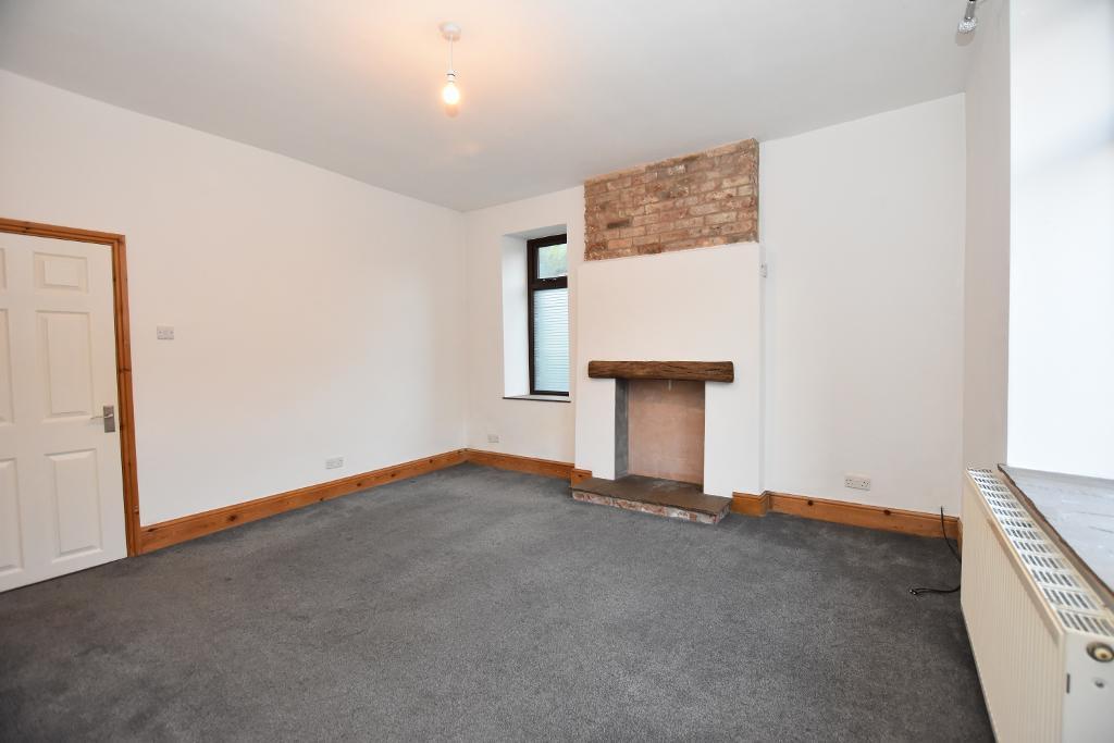 Whalley Road, Sabden, BB7 9DZ 2 bed terraced house to rent £775 pcm