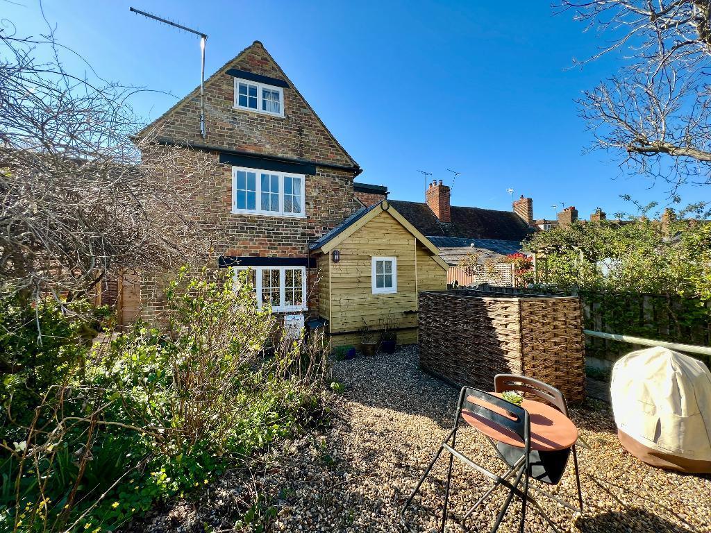 High street, Wingham, Kent, CT3 1DE 4 bed end of terrace house for sale