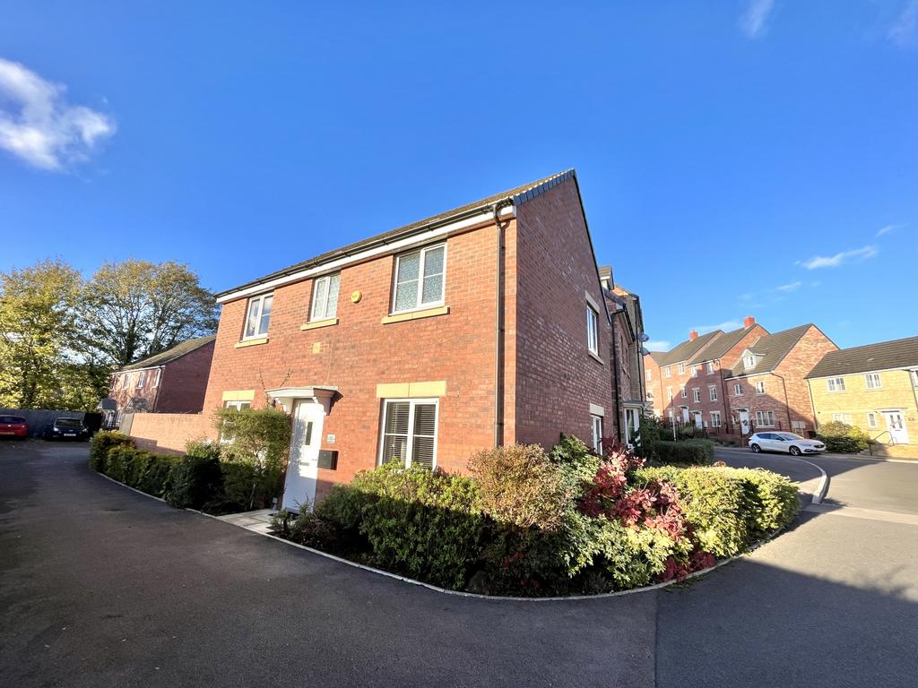 Meadow Rise, Lydney, Gloucestershire, GL15 5FJ 3 bed detached house for