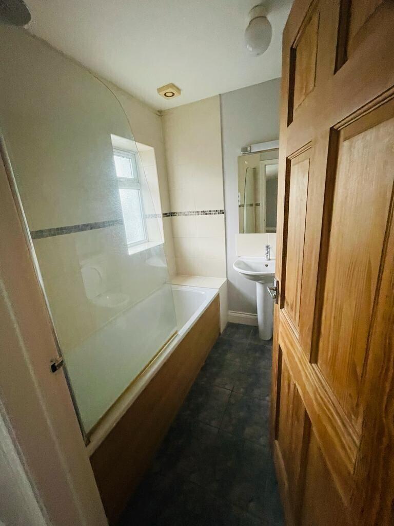 BATHROOM......jpeg
