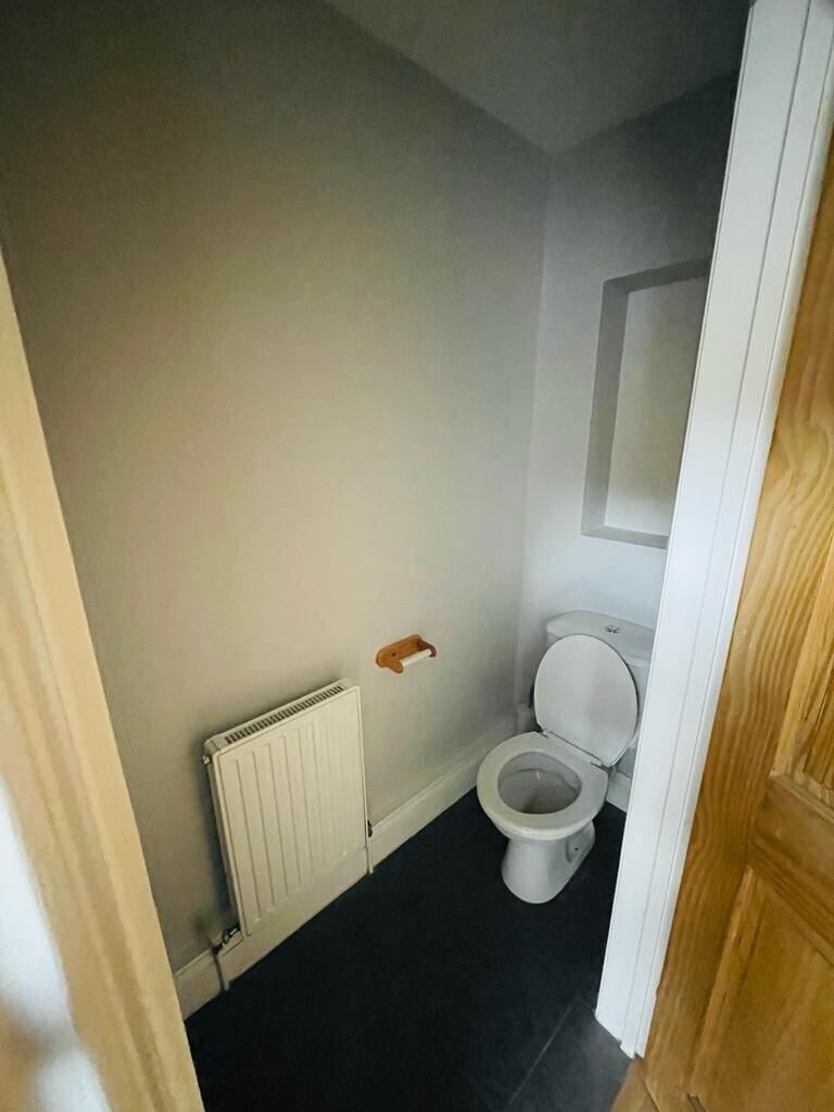 TOILET.jpeg