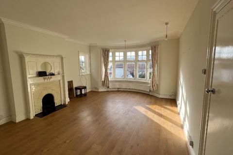 2 bedroom maisonette to rent, Finchley Road, London