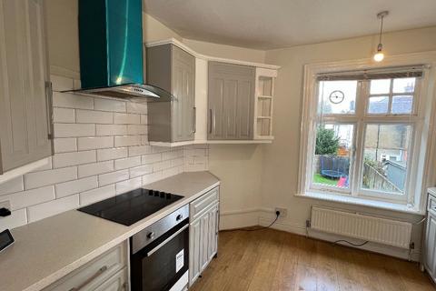 2 bedroom maisonette to rent, Finchley Road, London