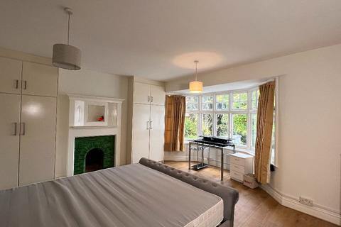 2 bedroom maisonette to rent, Finchley Road, London