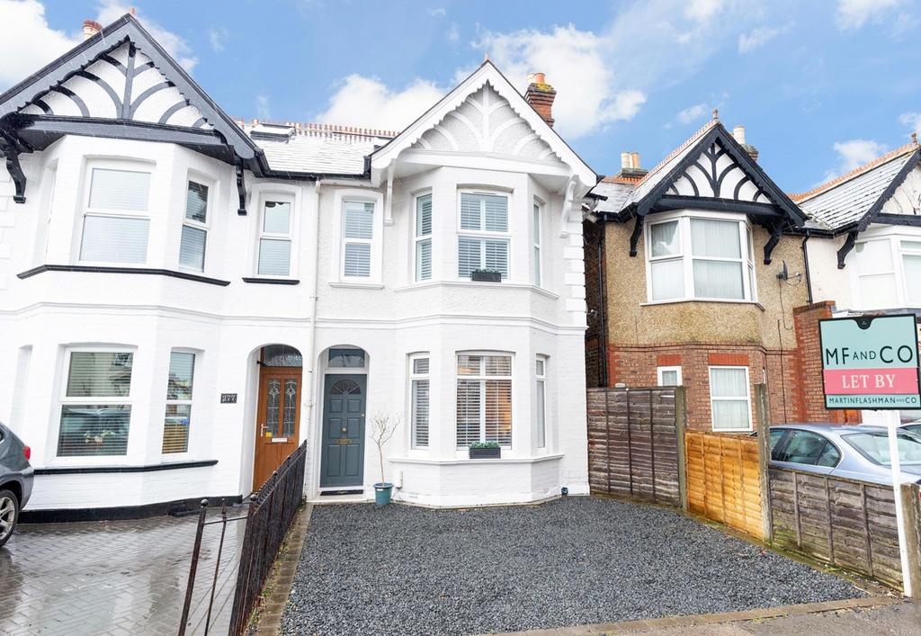 Hersham Road, Hersham... 5 bed semidetached house £2,750 pcm (£635 pw)