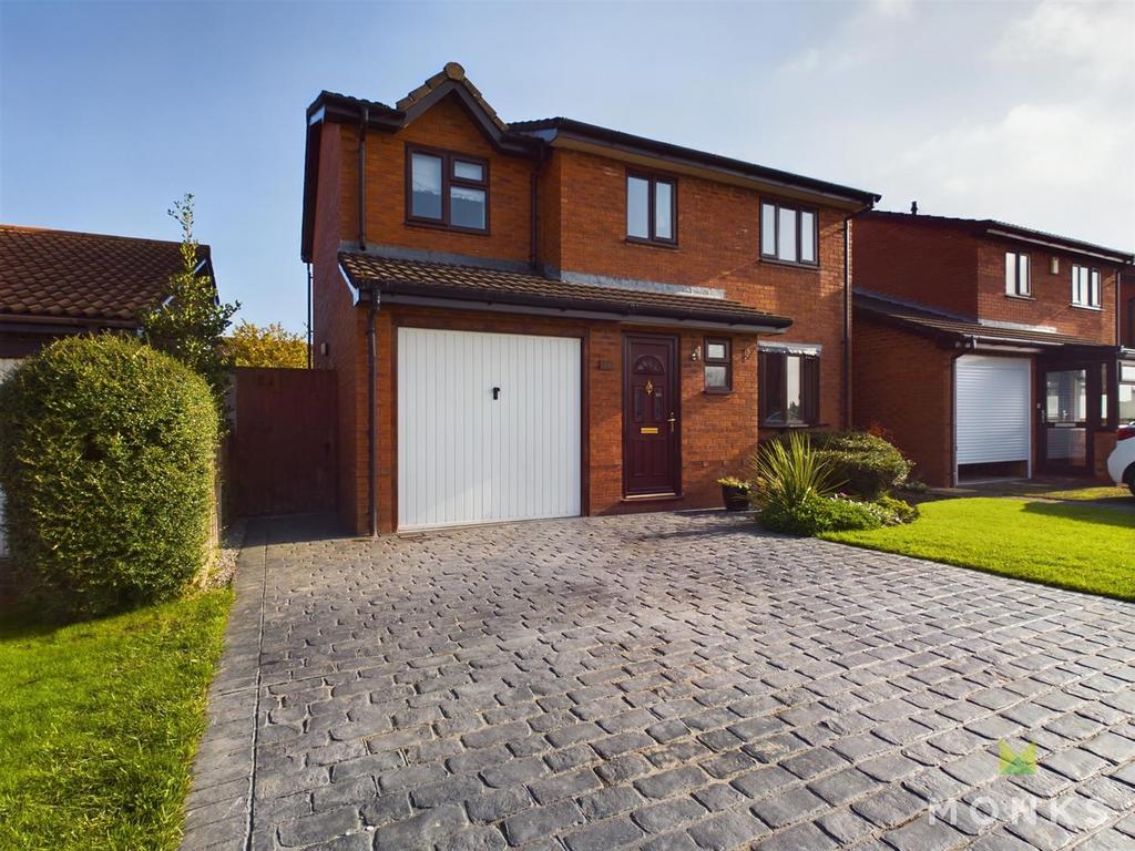Longueville Drive, Oswestry 4 bed detached house £330,000