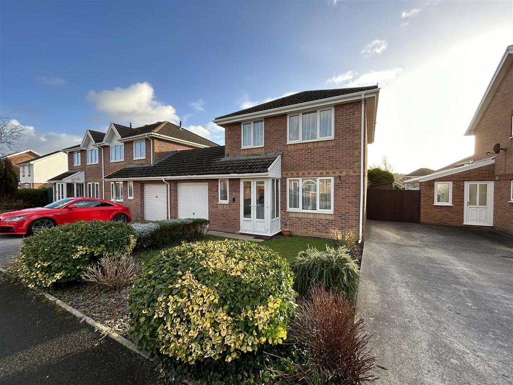 Sandpiper Road, Llanelli 3 bed link detached house for sale £285,000