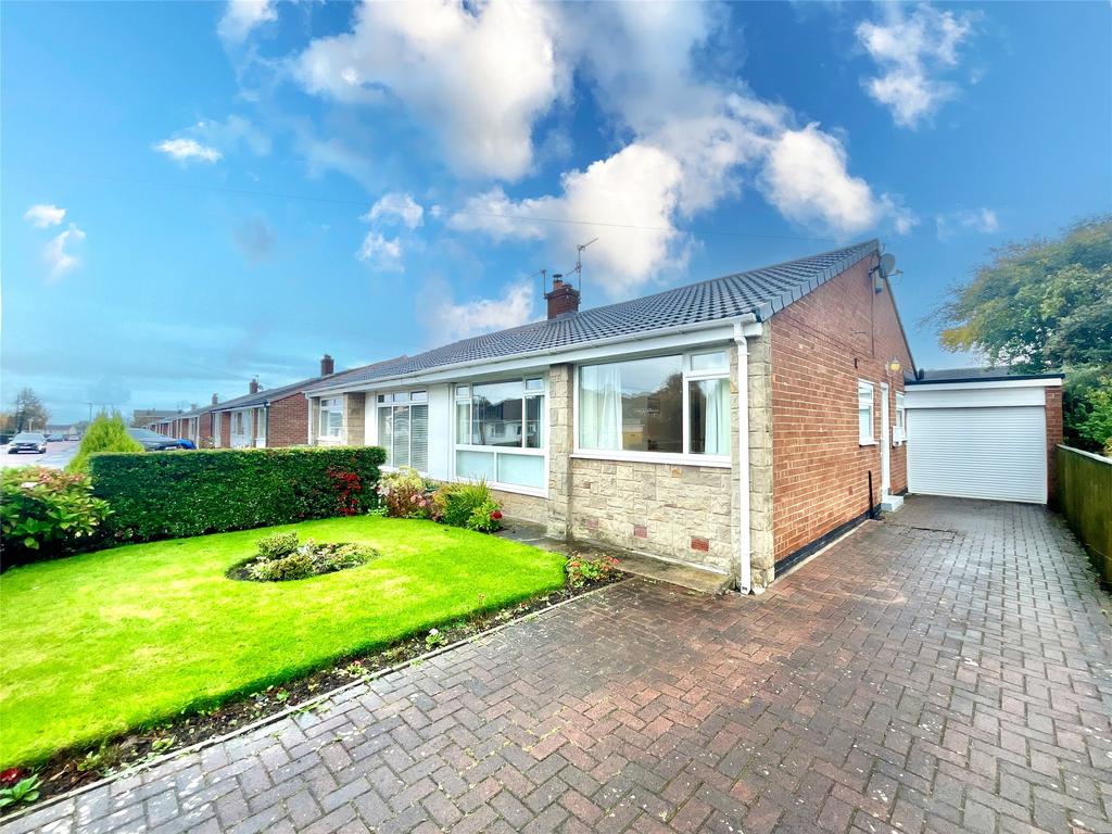 Hollinside Close, Whickham, Newcastle Upon Tyne, NE16 2 bed bungalow