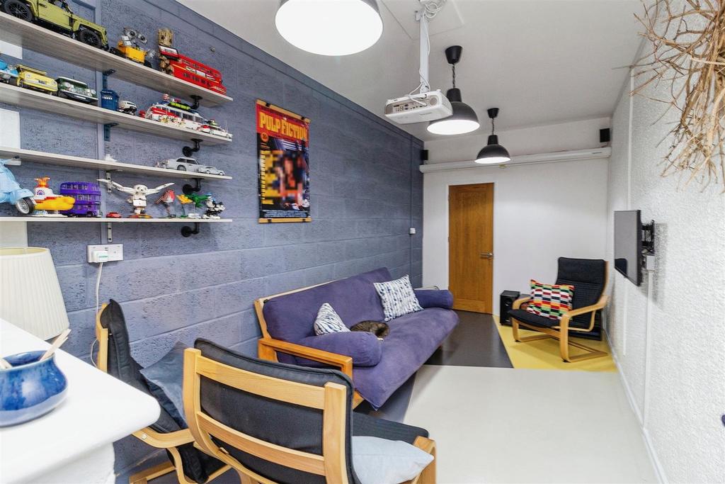Family room/Cinema room
