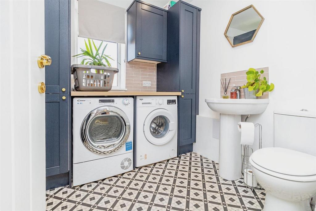 Utility room/cloakroom