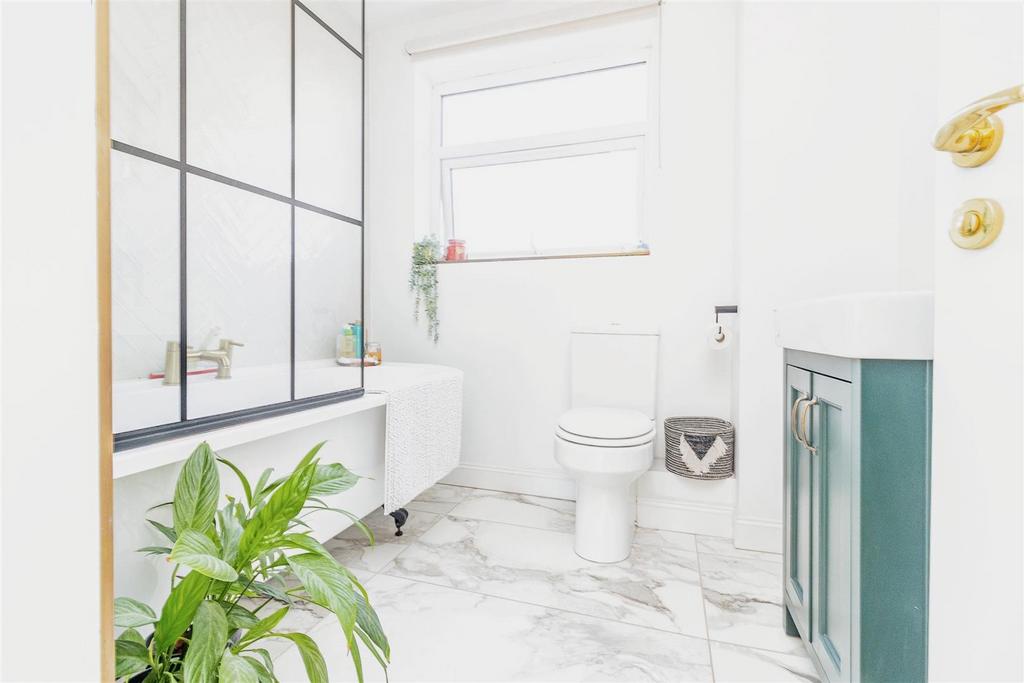 Family bathroom
