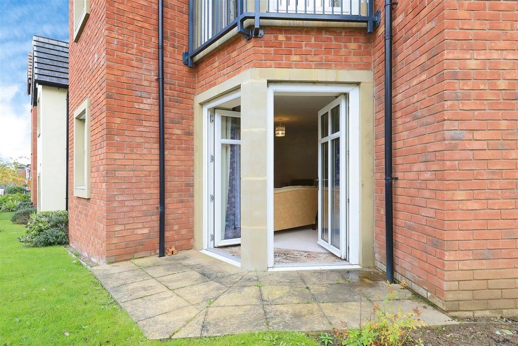 Lowestone Court, Stone Lane, Kinver, Stourbridge, DY7 6EX 2 bed house