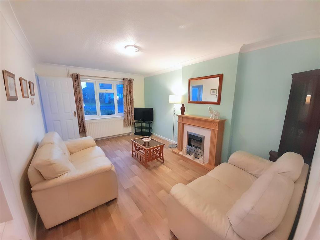 Osprey Gardens, Bognor Regis 2 bed semidetached bungalow for sale £