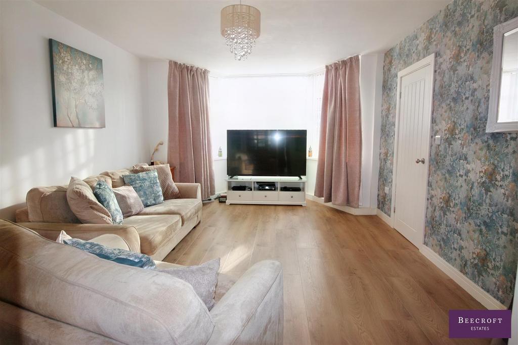 Kent Avenue, Rawmarsh, Rotherham 3 bed semidetached house for sale £