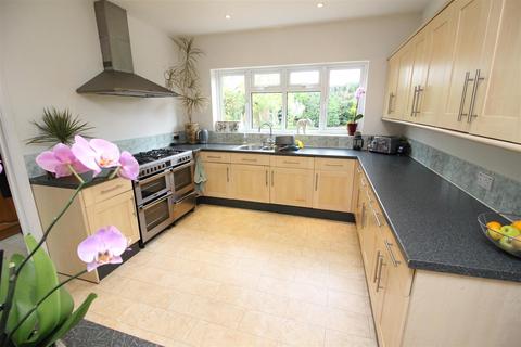 74 Ruskin Drive, Worcester Park, KT4 8LJ
