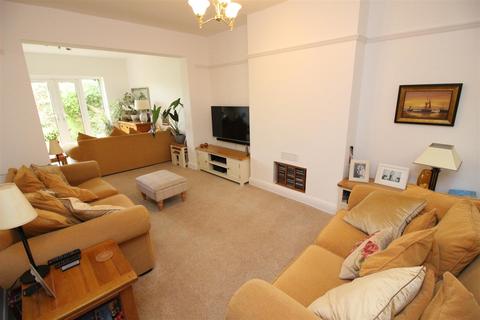 74 Ruskin Drive, Worcester Park, KT4 8LJ
