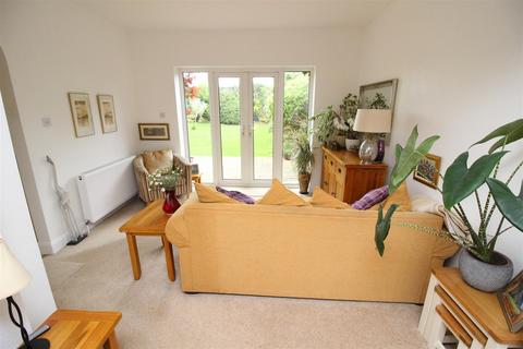 74 Ruskin Drive, Worcester Park, KT4 8LJ