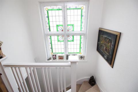 74 Ruskin Drive, Worcester Park, KT4 8LJ