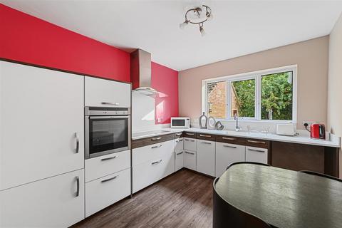 8 Cedar Close, Brantham, Manningtree, CO11 1TQ