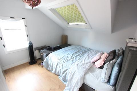 3 bedroom flat for sale, Suffolk Road, London