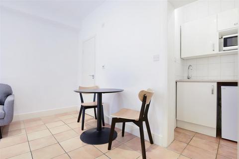 Studio to rent - Collingham Place, London SW5