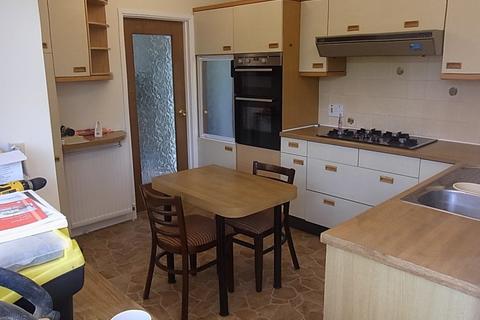 3 bedroom bungalow to rent - Spacious 3 bedroom bungalow - Crays Hill
