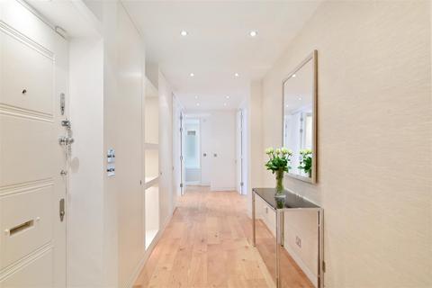 4 bedroom apartment to rent, Halkin Place, Belgravia SW1