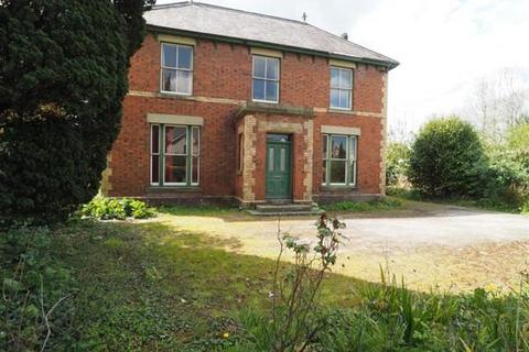 5 bedroom detached house for sale - The Roe, St. Asaph