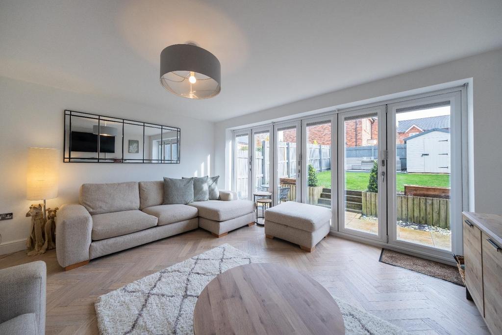 18 Furber Close-014.JPG
