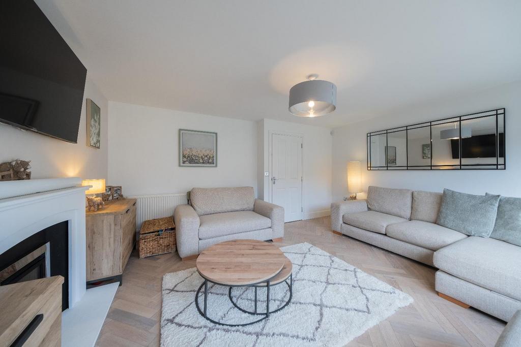 18 Furber Close-015.JPG