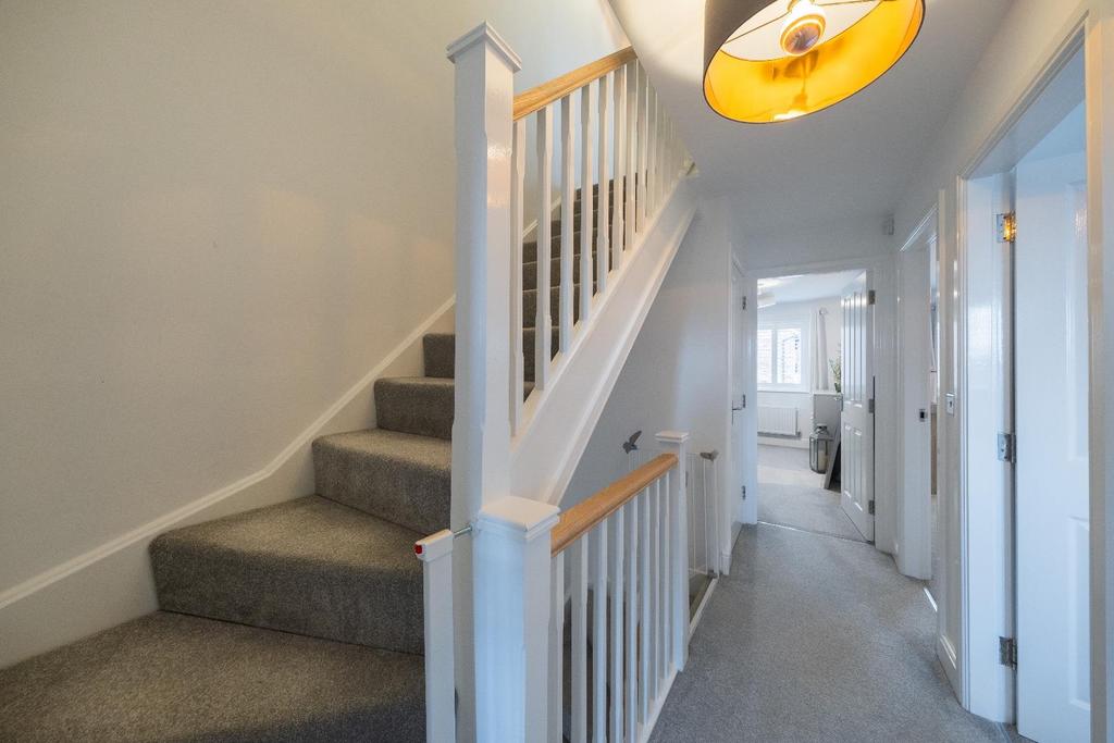 18 Furber Close-029.JPG
