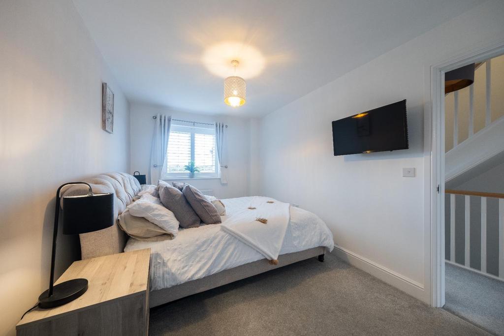 18 Furber Close-018.JPG