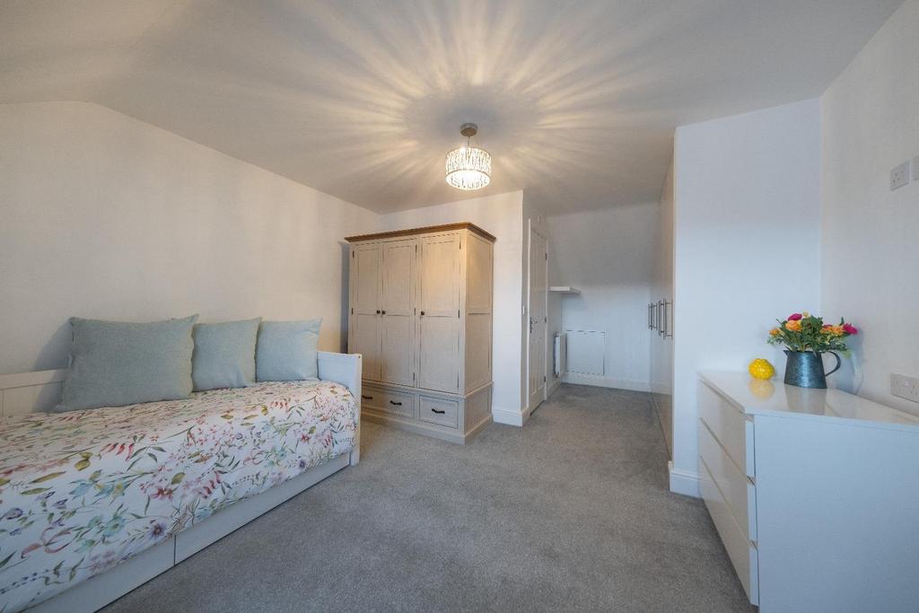 18 Furber Close-032.JPG