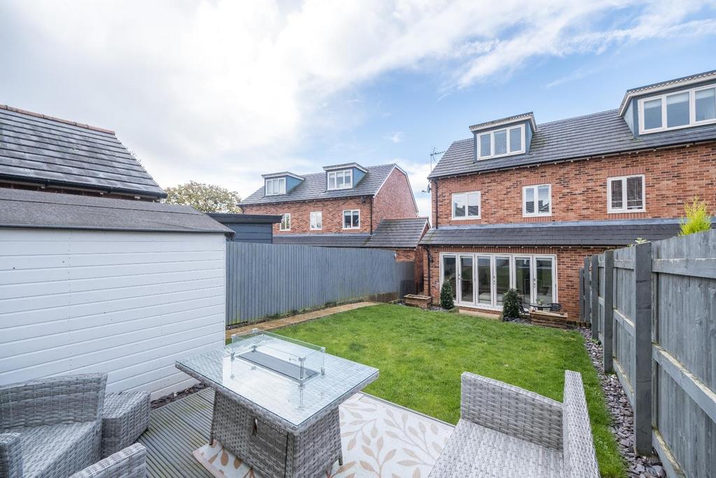18 Furber Close-040.JPG