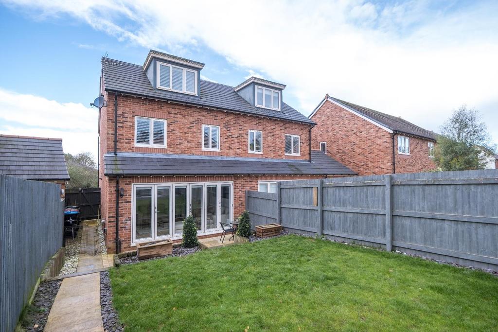 18 Furber Close-039.JPG