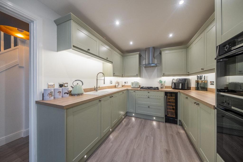 18 Furber Close-001.JPG