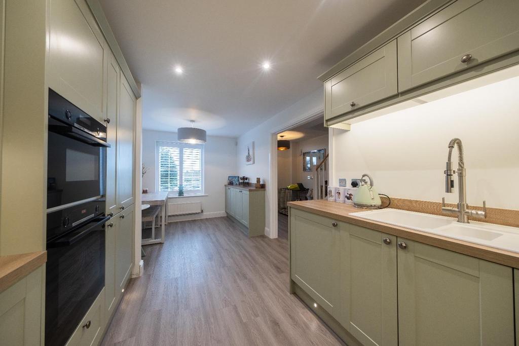 18 Furber Close-004.JPG