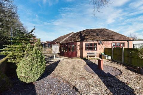 2 bedroom bungalow for sale, Elmsdale Gardens, Burton Joyce, Nottingham