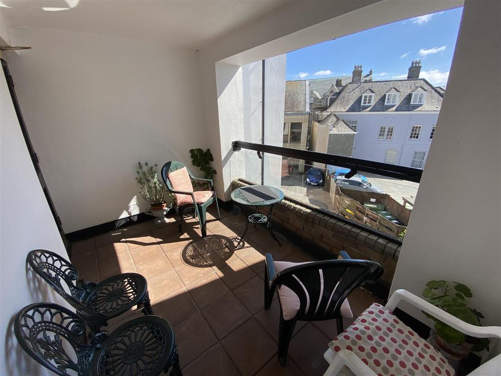 Enys Quay, Truro 2 bed flat for sale - £110,000